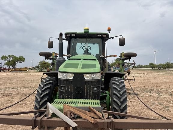 Image of John Deere 8235R equipment image 4