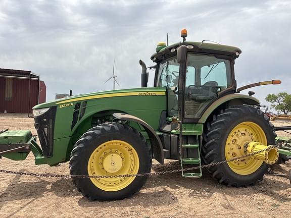 Image of John Deere 8235R equipment image 1