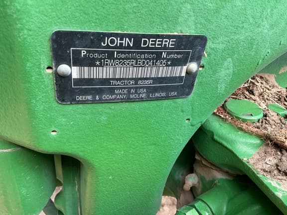 Image of John Deere 8235R equipment image 1