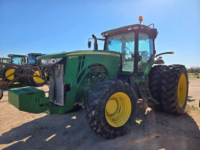 Image of John Deere 8235R equipment image 1