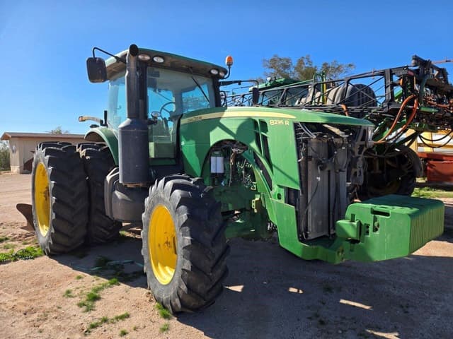 Image of John Deere 8235R equipment image 2