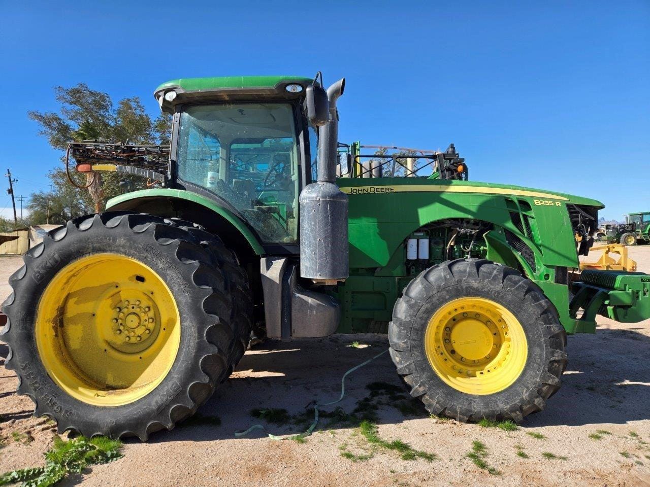 2011 John Deere 8235R Equipment Image0