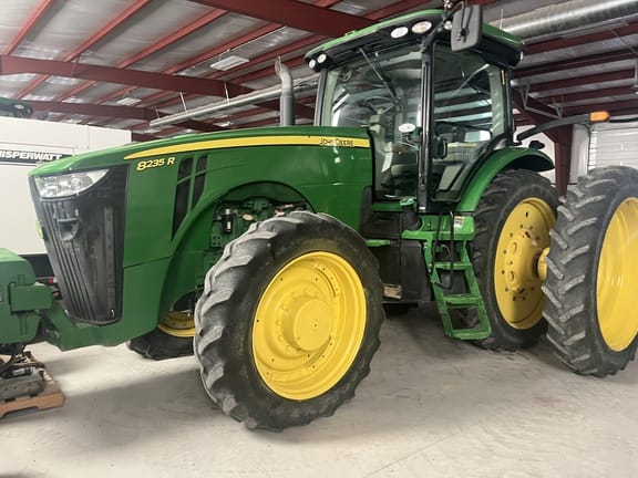 2011 John Deere 8235R Equipment Image0