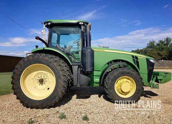2011 John Deere 8235R Equipment Image0