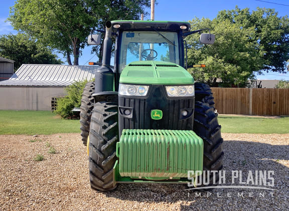 Image of John Deere 8235R equipment image 2