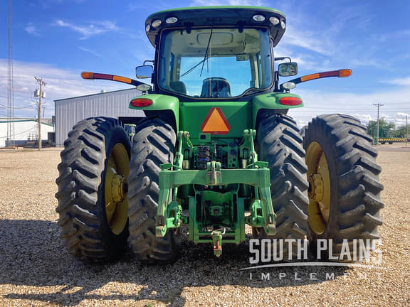 Image of John Deere 8235R equipment image 3