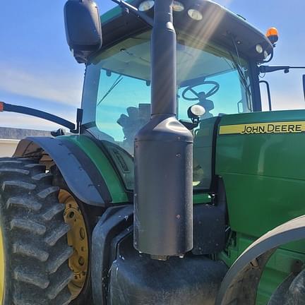 Image of John Deere 8235R equipment image 2