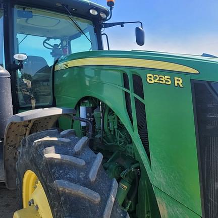 Image of John Deere 8235R equipment image 1
