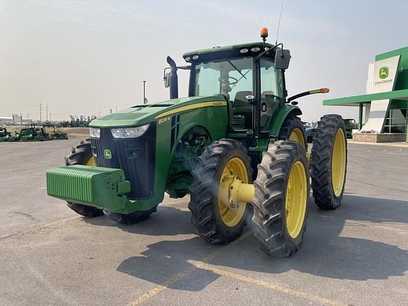 Image of John Deere 8235R equipment image 1