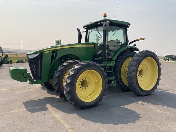 Image of John Deere 8235R equipment image 3