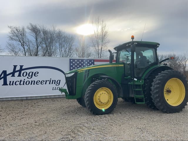 Image of John Deere 8235R equipment image 1