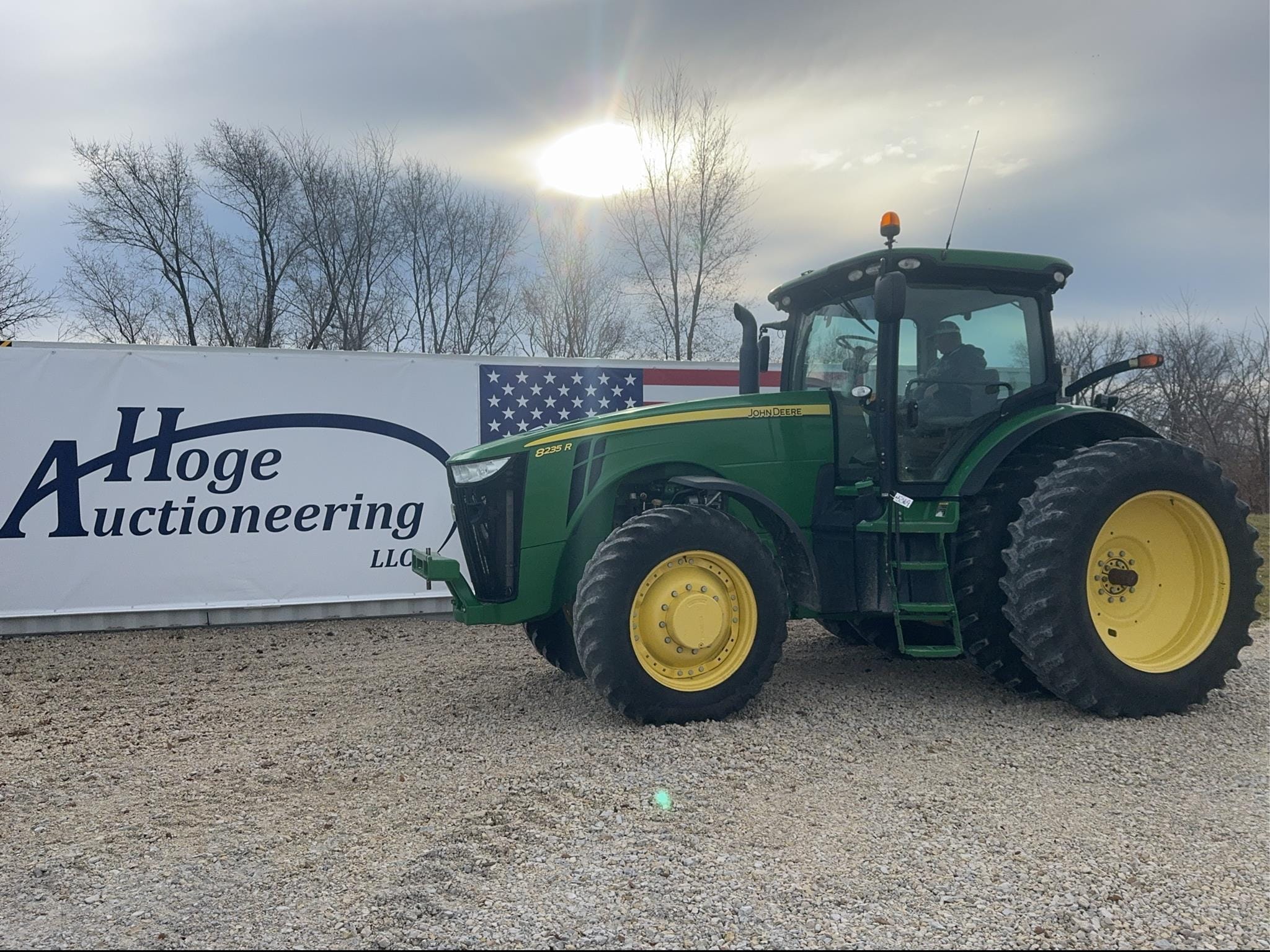 2011 John Deere 8235R Equipment Image0