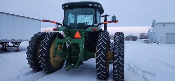Image of John Deere 8235R equipment image 3