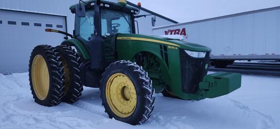 2011 John Deere 8235R Equipment Image0