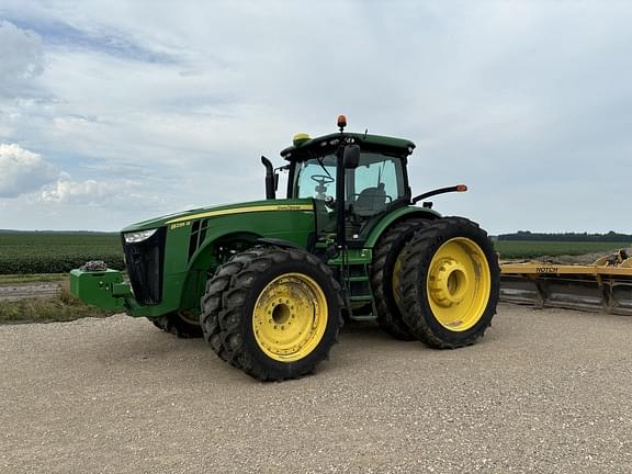 Image of John Deere 8235R equipment image 2