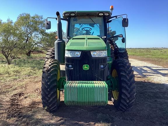 Image of John Deere 8235R equipment image 2