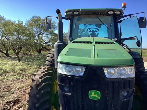 Image of John Deere 8235R equipment image 3