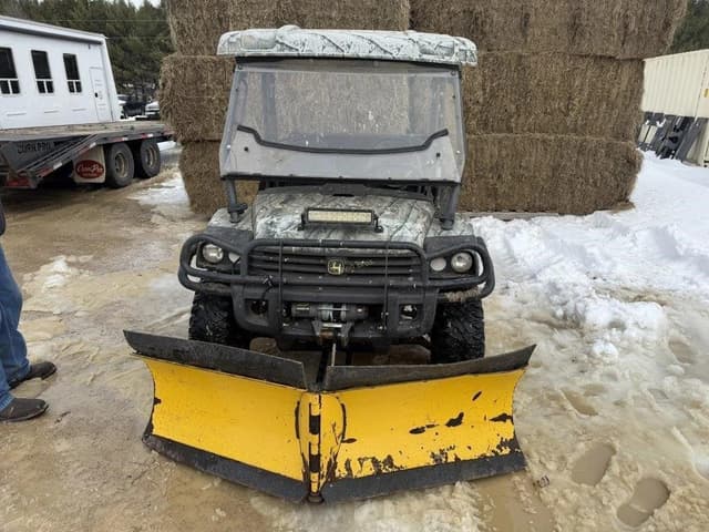 Image of John Deere Gator XUV 825i equipment image 1