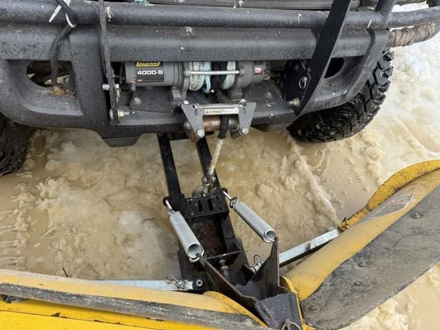 Image of John Deere Gator XUV 825i equipment image 2