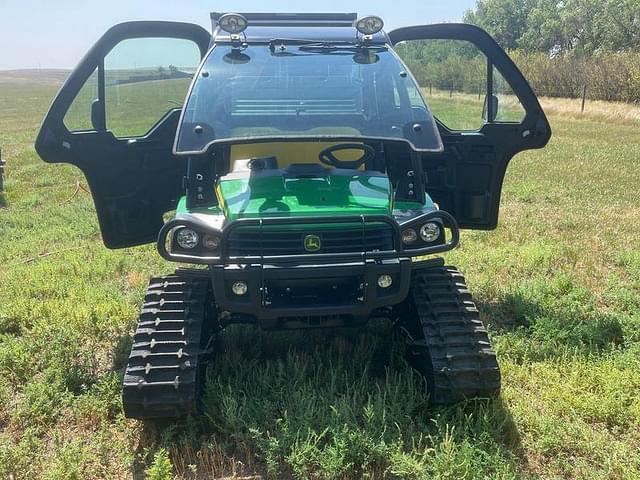 Image of John Deere Gator XUV 825i equipment image 1