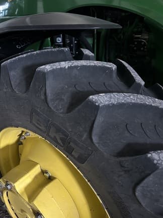 Image of John Deere 8260R equipment image 1