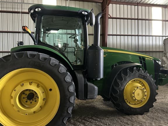 Image of John Deere 8260R Primary image