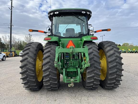 Image of John Deere 8260R equipment image 3