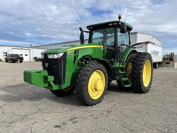 Image of John Deere 8260R Primary image