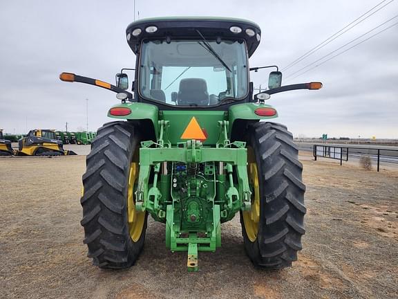 Image of John Deere 8260R equipment image 3