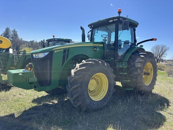 2011 John Deere 8260R Equipment Image0