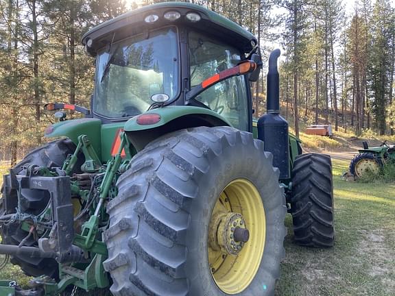 Image of John Deere 8260R equipment image 3