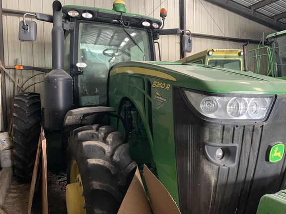 Main image John Deere 8260R