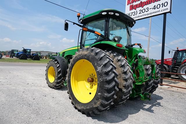 Image of John Deere 8260R equipment image 4