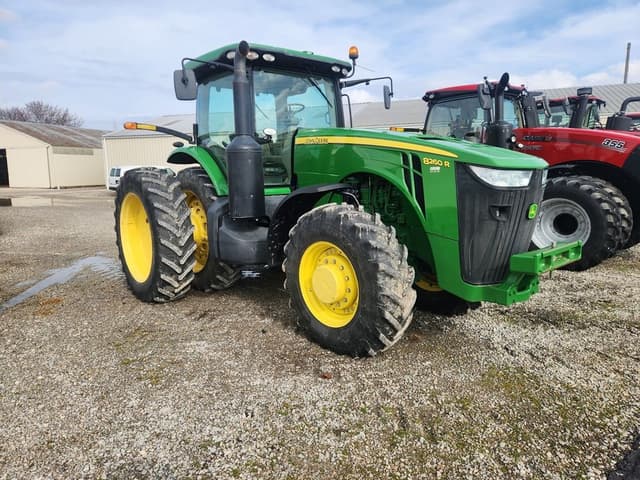 Image of John Deere 8260R equipment image 2