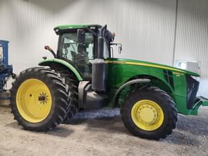 2011 John Deere 8260R Image