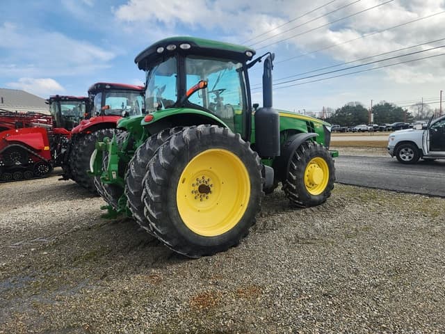 Image of John Deere 8260R equipment image 4