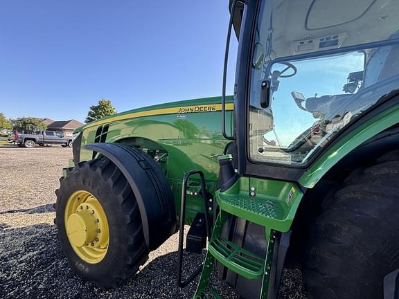 Image of John Deere 8260R equipment image 4