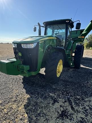 Image of John Deere 8260R equipment image 1