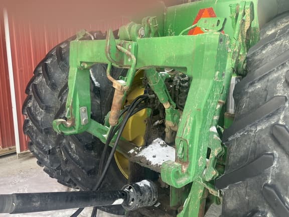 Image of John Deere 8260R equipment image 3