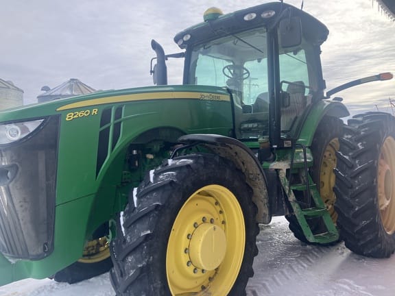 2011 John Deere 8260R Equipment Image0