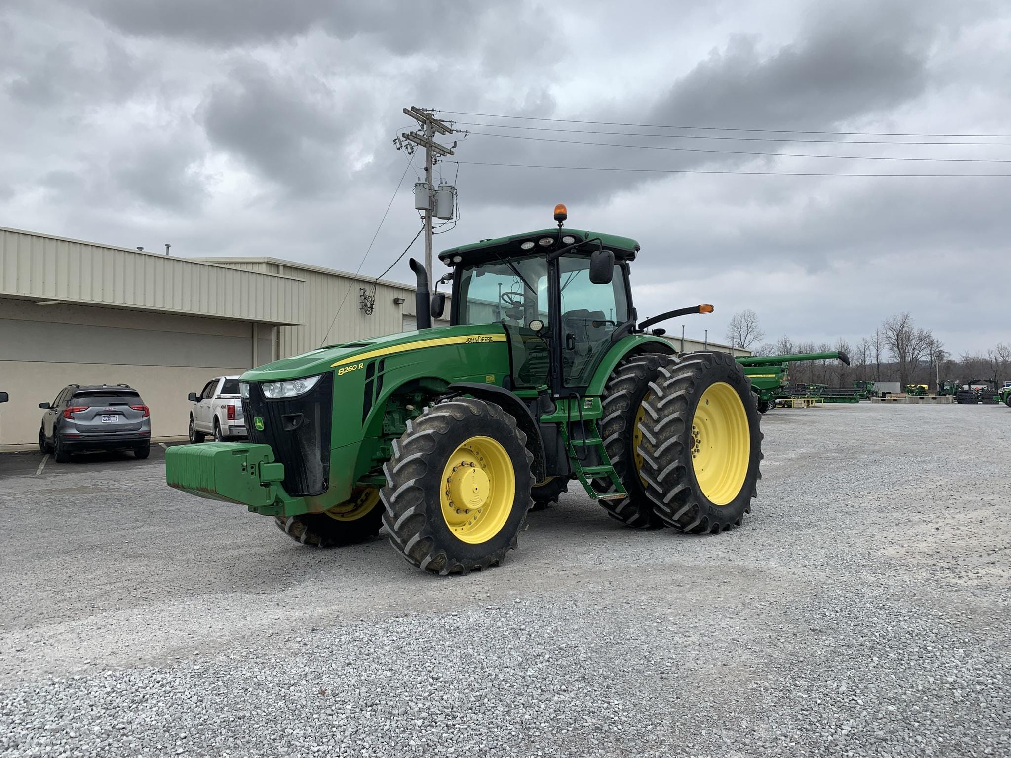 Main image John Deere 8260R