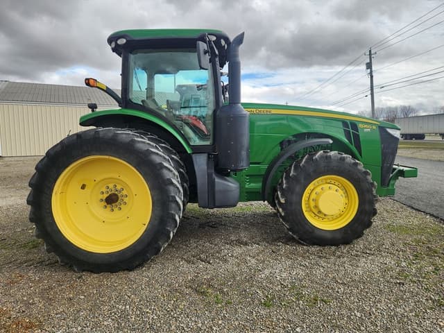 Image of John Deere 8260R equipment image 3