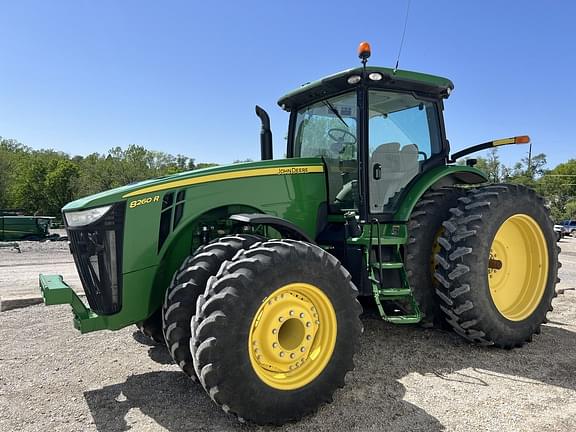 Image of John Deere 8260R Primary image