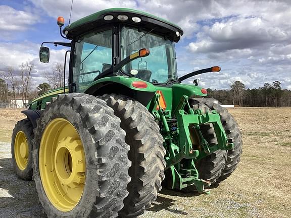 Image of John Deere 8260R equipment image 2