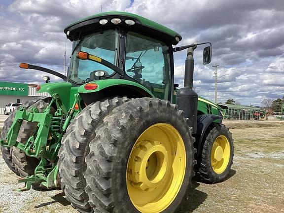 Image of John Deere 8260R equipment image 4