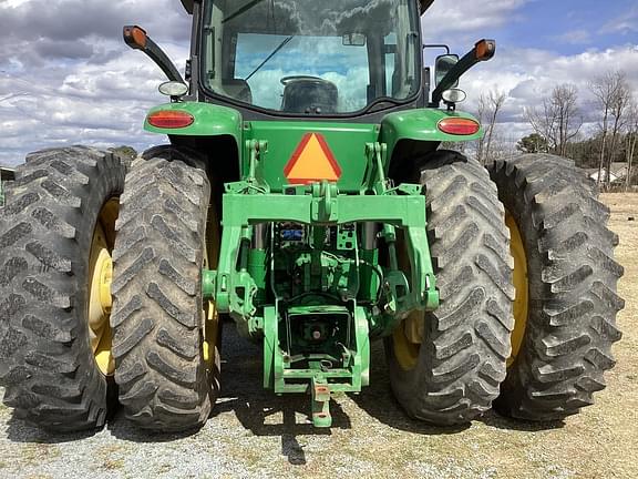 Image of John Deere 8260R equipment image 3