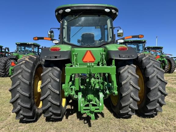 Image of John Deere 8260R equipment image 4