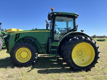 Main image John Deere 8260R