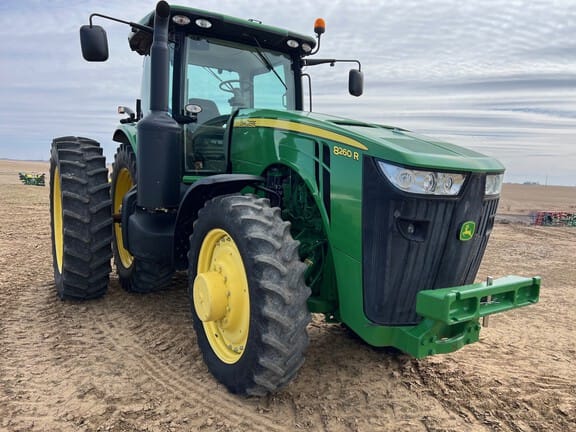 2011 John Deere 8260R Equipment Image0
