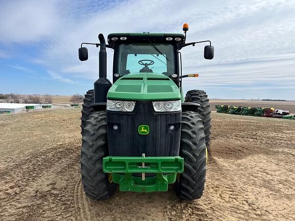 Image of John Deere 8260R equipment image 2